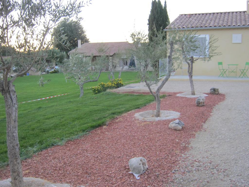 Вилла Le Jardin Des Tourterelles Robion en Luberon Экстерьер фото