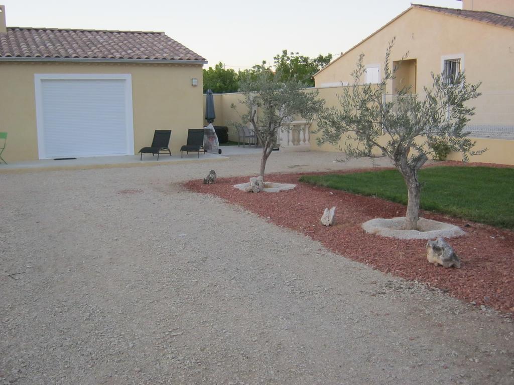 Вилла Le Jardin Des Tourterelles Robion en Luberon Экстерьер фото