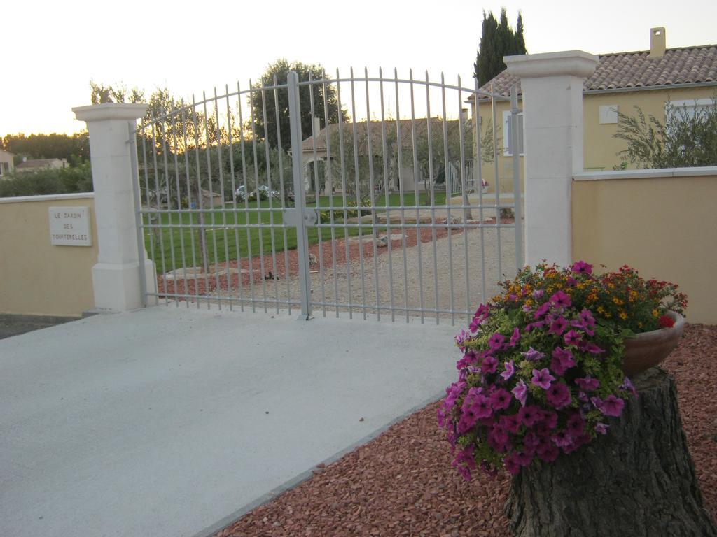 Вилла Le Jardin Des Tourterelles Robion en Luberon Экстерьер фото